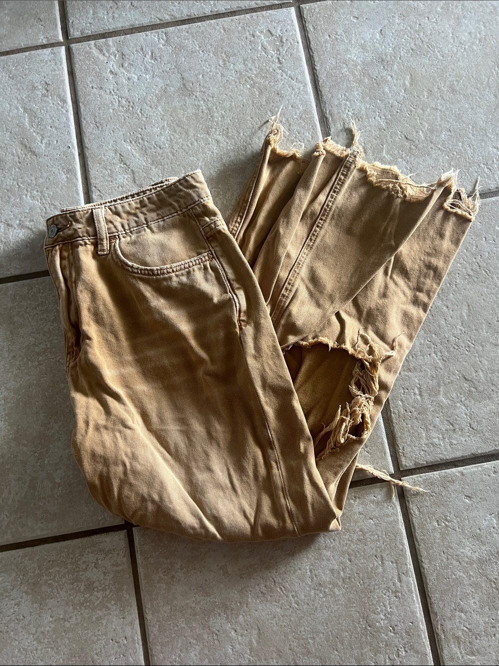 Women’s Distressed High-Rise Jeans in Tan